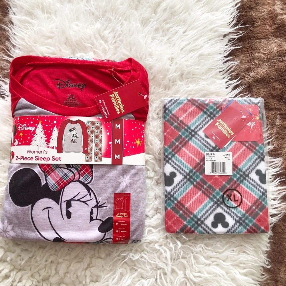 New Disney Holiday Minnie Woman & Dog XL 2-Piece Fleece PJs Sleep Sets - Picture 2 of 9